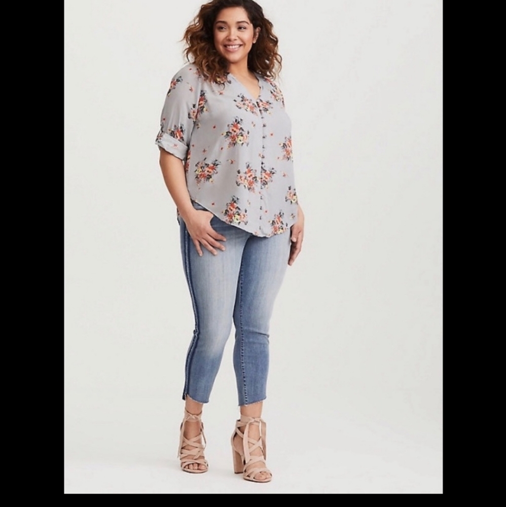 Torrid Challis 3/4 Sleeve Grey Floral Rayon Shirt SZ 3X